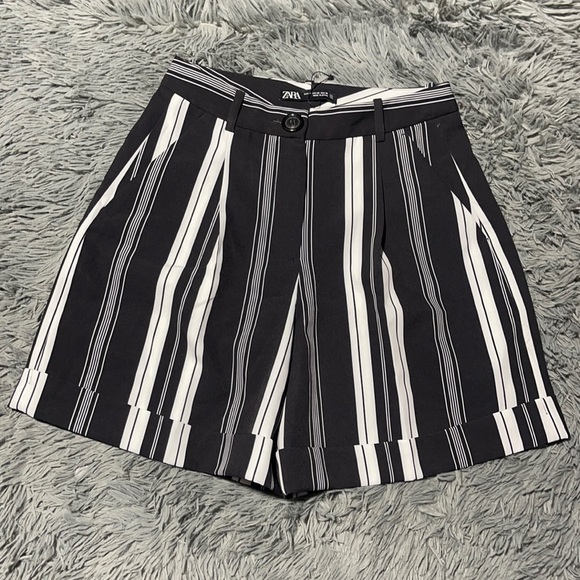 Zara Pants - 🥰🥰Zara Vertical Stripes Shorts NWOT🥰🥰
